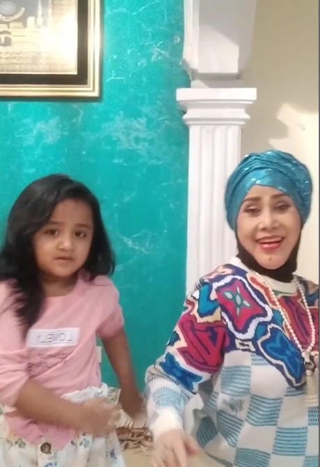 dulu tenar jadi gadis warkop 8 seleb ini kini aktif momong cucu © berbagai sumber dulu tenar jadi gadis warkop 8 seleb ini kini aktif momong cucu © berbagai sumber