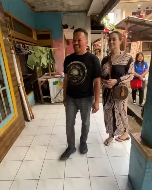 Jennifer Dunn temani Faisal Haris blusukan © Instagram Jennifer Dunn temani Faisal Haris blusukan © Instagram