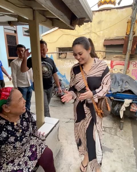 Jennifer Dunn temani Faisal Haris blusukan © Instagram Jennifer Dunn temani Faisal Haris blusukan © Instagram