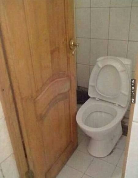 Potret kocak desain pintu toilet Berbagai sumber