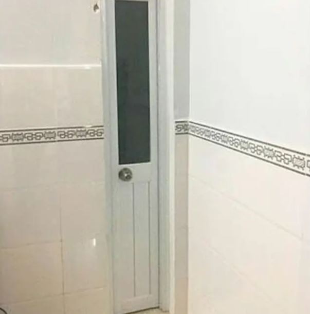 11 Potret kocak desain pintu toilet ini nyeleneh abis, dari salah pasang sampai tak tertutup sempurna