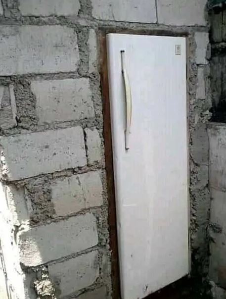 11 Potret kocak desain pintu toilet ini nyeleneh abis, dari salah pasang sampai tak tertutup sempurna