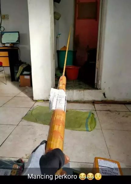 potret kocak paket berisi benda aneh Berbagai sumber potret kocak paket berisi benda aneh Berbagai sumber