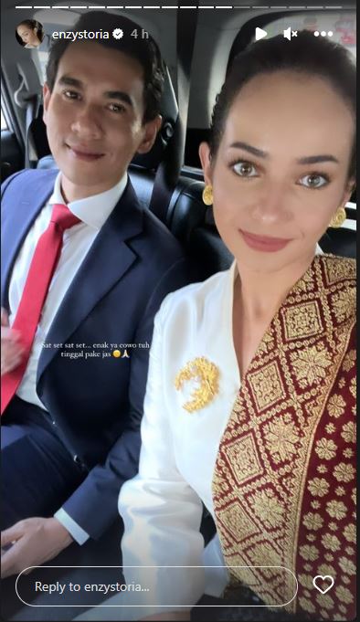 Enzy Storia tampil berkebaya Betawi Instagram