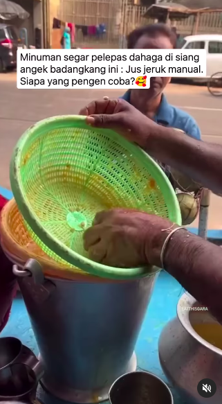 Tampilan jus buah ini seger abis, tapi lihat 11 potret proses pembuatannya justru bikin meringis