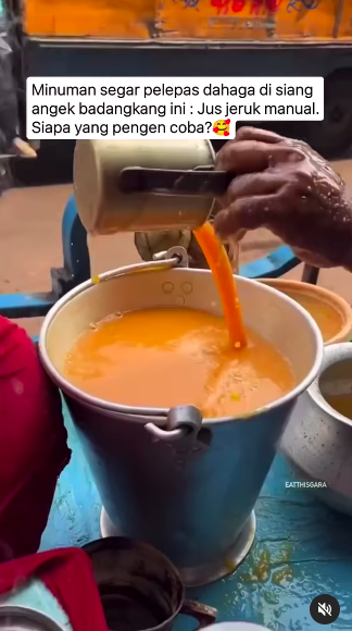 Tampilan jus buah ini seger abis, tapi lihat 11 potret proses pembuatannya justru bikin meringis