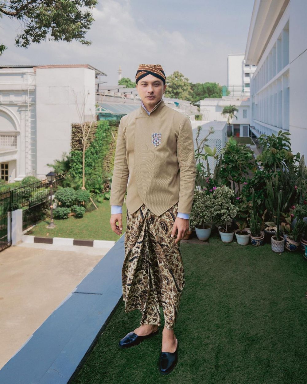 Pesona Nicholas Saputra saat upacara HUT RI ke-78 ini tuai atensi © 2023 brilio.net