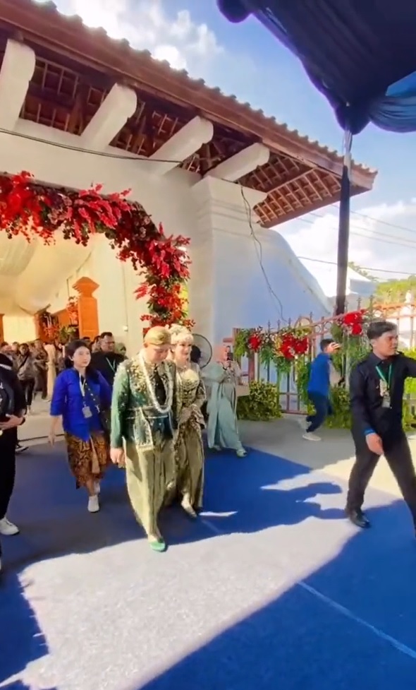 momen resepsi pernikahan denny caknan dan bella bonita bak pesta rakyat © berbagai sumber momen resepsi pernikahan denny caknan dan bella bonita bak pesta rakyat © berbagai sumber