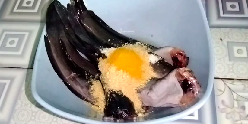 Tanpa ditambah tepung terigu, ini trik menggoreng lele biar tekstur renyah dan minyaknya nggak meletup