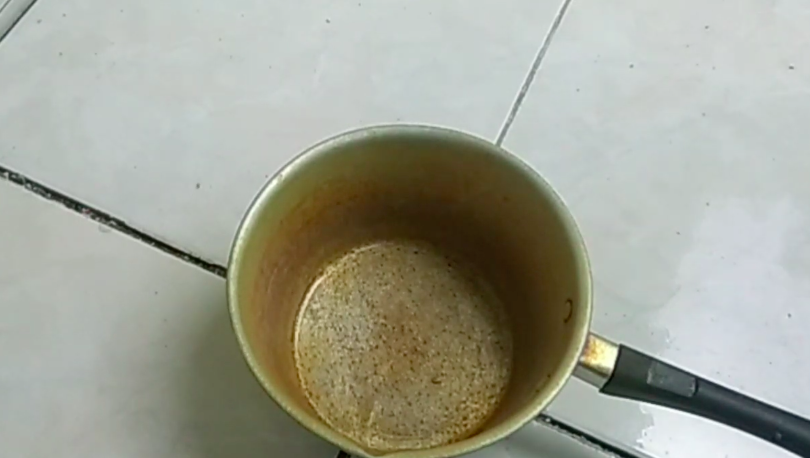 Tanpa sabun, begini cara mudah hilangkan noda bekas kunyit di panci cuma pakai 1 bahan dapur