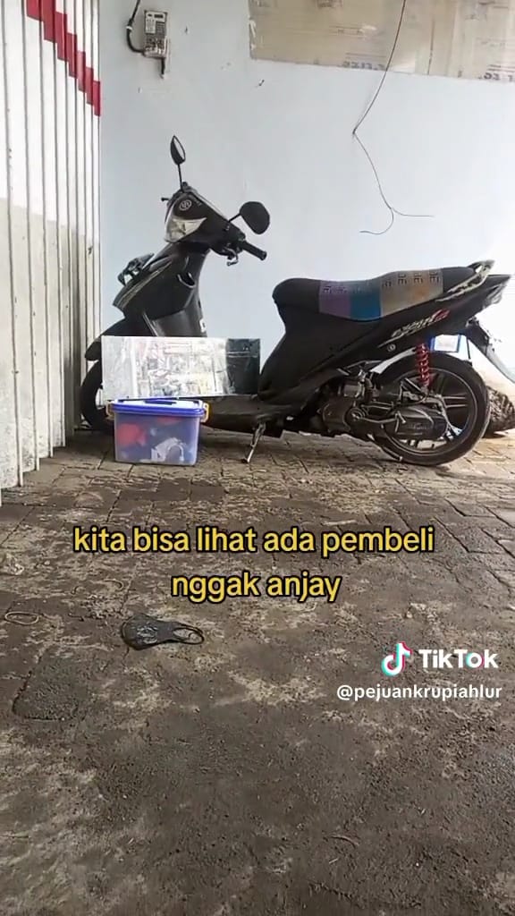 Trik pantau gerobak dagang dari jauh © TikTok Trik pantau gerobak dagang dari jauh © TikTok