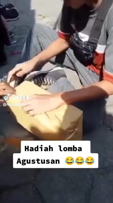 Hadiah lomba Agustusan bikin ketawa pedih © TikTok