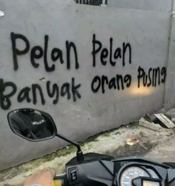 Potret kocak imbauan pelan-pelan di gang Berbagai sumber