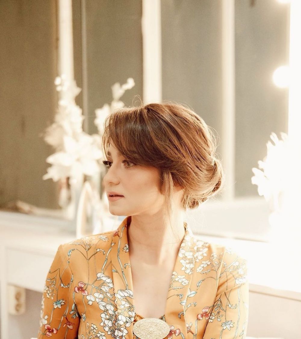 gaya enzy storia pakai kebaya disebut bak ibu pejabat © berbagai sumber gaya enzy storia pakai kebaya disebut bak ibu pejabat © berbagai sumber