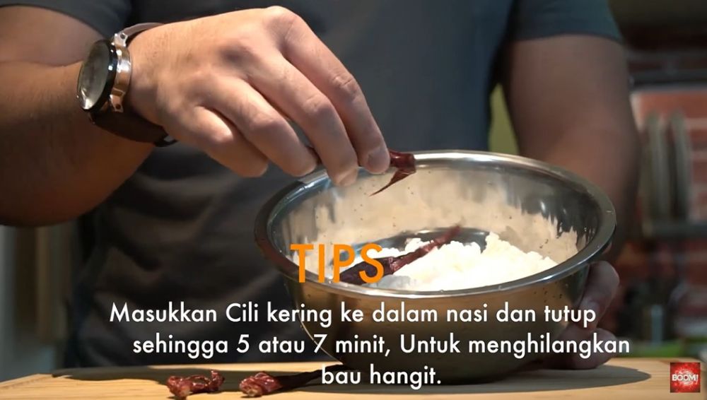 Cukup pakai 1 bumbu dapur, ini cara ampuh menghilangkan bau hangus pada nasi yang sudah matang