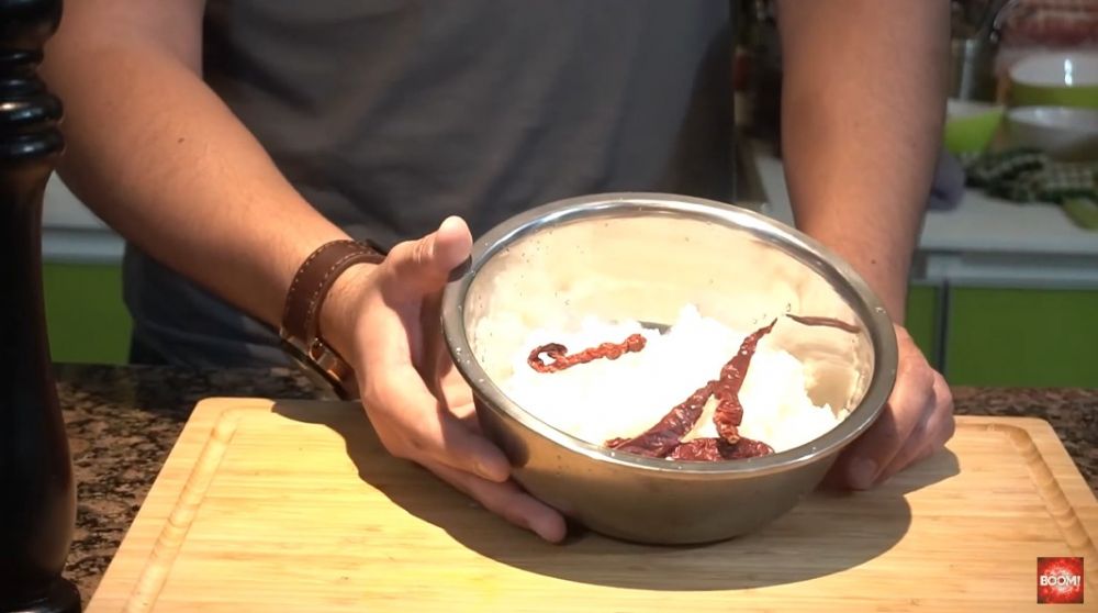 Cukup pakai 1 bumbu dapur, ini cara ampuh menghilangkan bau hangus pada nasi yang sudah matang