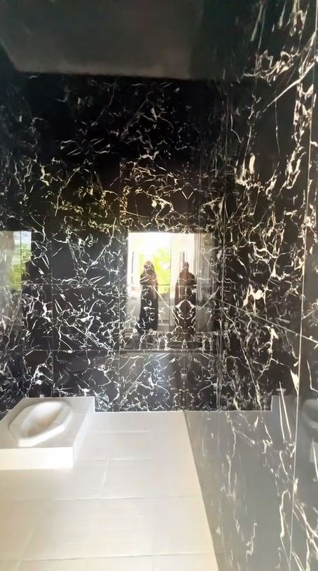 potret wanita pamer rumah mewah © TikTok