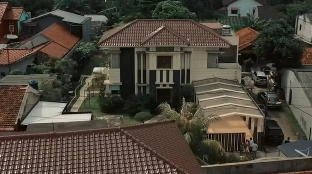 Komedian jadi petani punya rumah mewah © YouTube