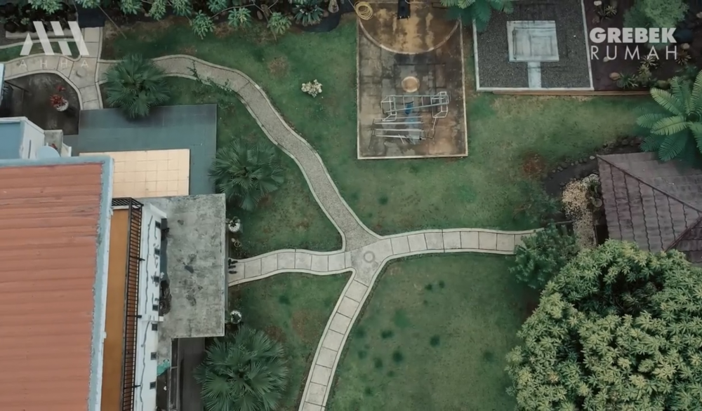 Komedian jadi petani punya rumah mewah © YouTube Komedian jadi petani punya rumah mewah © YouTube