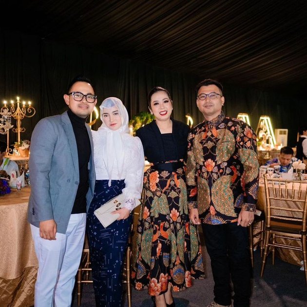 penampilan Soimah saat hadir di kondangan Denny Caknan © 2023 brilio.net penampilan Soimah saat hadir di kondangan Denny Caknan © 2023 brilio.net