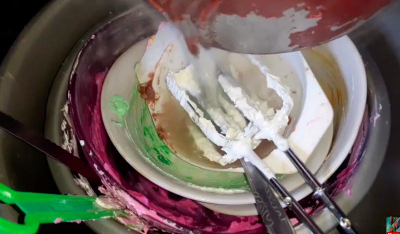 Cuma hitungan detik, begini trik bersihkan alat baking bekas buttercream agar kesat lagi