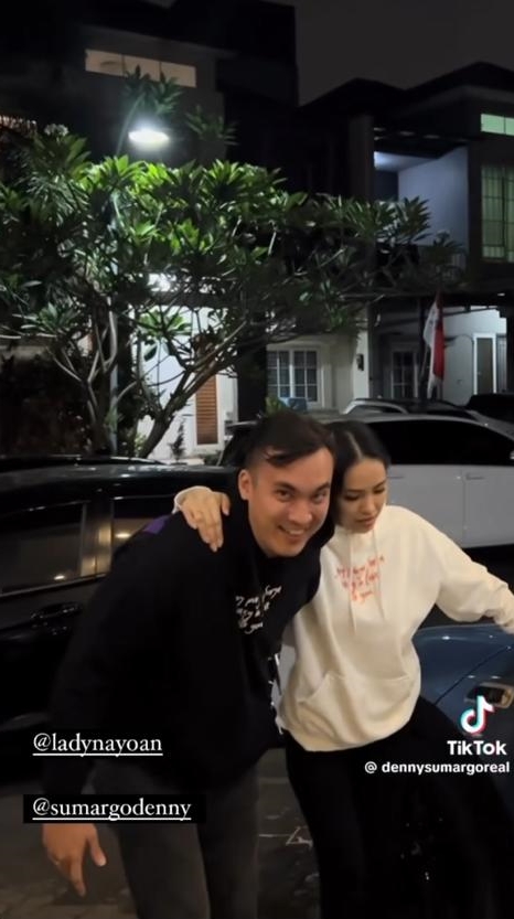 Lady Nayoan kembali mesra dengan Rendy © berbagai sumber