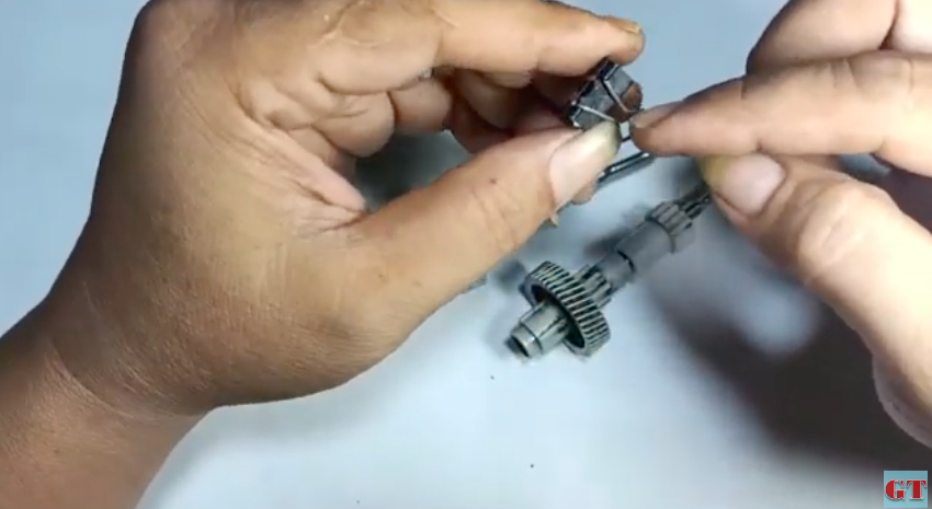 Bermodal alat tulis, ini cara mudah perbaiki stick mixer yang sering lepas