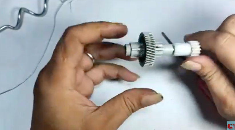 Bermodal alat tulis, ini cara mudah perbaiki stick mixer yang sering lepas