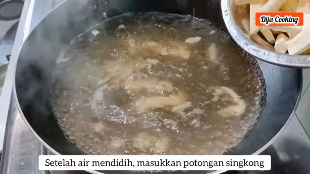 Tak perlu direndam air es, ini trik bikin singkong goreng lebih gurih dan renyah