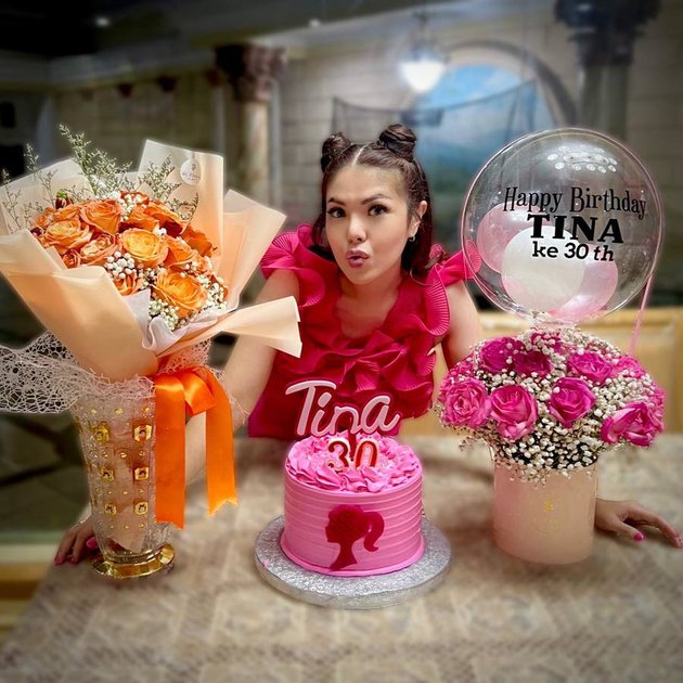 Tina Toon rayakan ulang tahun ke-30 © Instagram Tina Toon rayakan ulang tahun ke-30 © Instagram