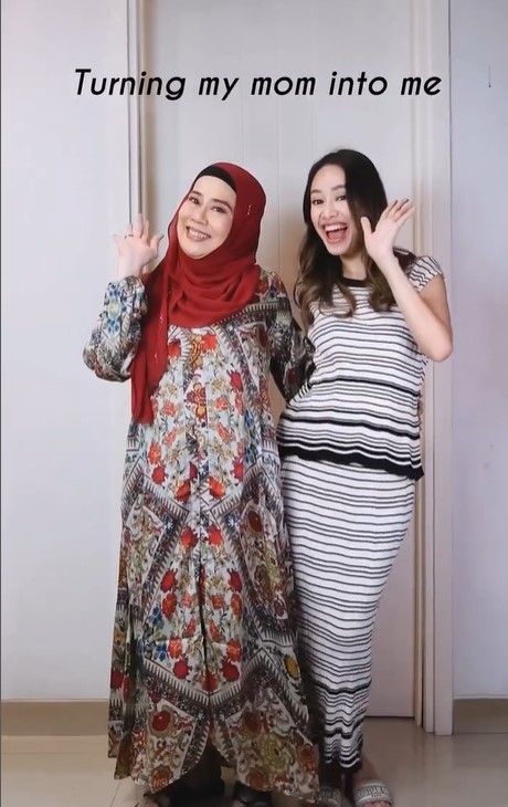 potret kemiripan dewi yull dan merdianti octavia © berbagai sumber