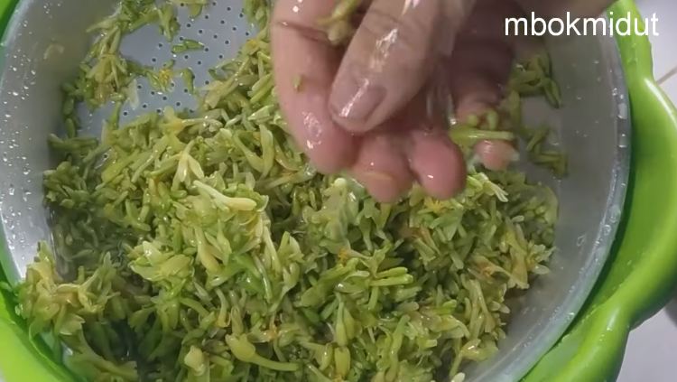 Trik mudah mengolah bunga pepaya agar rasa pahitnya berkurang, cuma pakai 2 bahan dapur