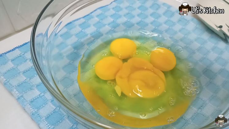 Bukan ditambah tepung atau air, ini trik bikin telur dadar yang tebal dan menggugah selera