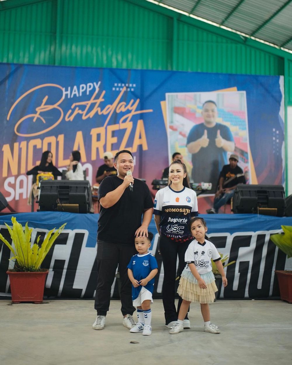 kemeriahan ultah momo geisha © berbagai sumber kemeriahan ultah momo geisha © berbagai sumber