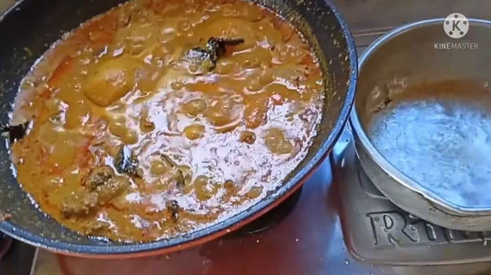 Jangan cuma ditambah kentang, begini trik mengatasi rendang yang keasinan pakai 2 bahan dapur