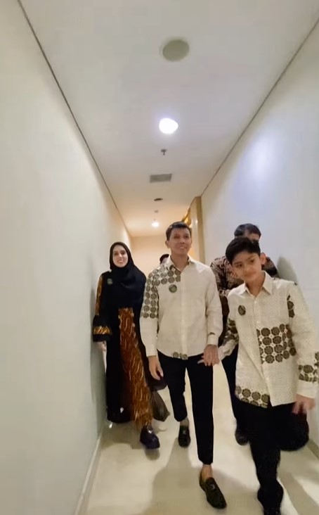 potret seleb hadiri kajian bersama habib umar © berbagai sumber potret seleb hadiri kajian bersama habib umar © berbagai sumber