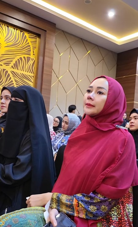 potret seleb hadiri kajian bersama habib umar © berbagai sumber