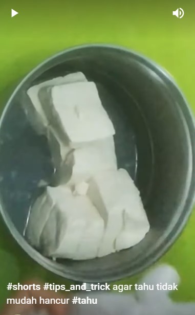 Bukan dikukus, ini trik agar tahu putih tidak mudah hancur dan tetap padat saat dimasak