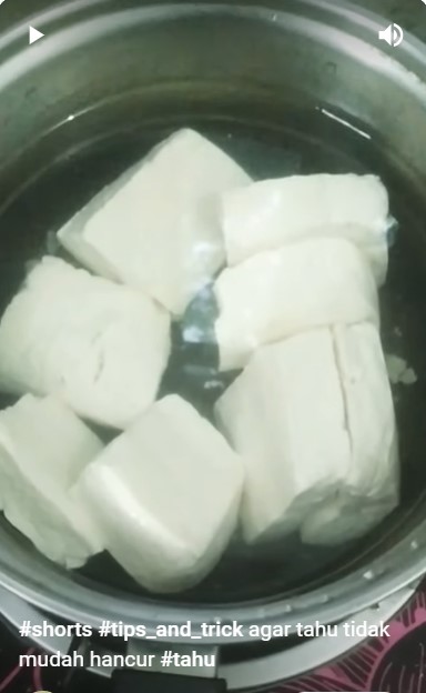 Bukan dikukus, ini trik agar tahu putih tidak mudah hancur dan tetap padat saat dimasak