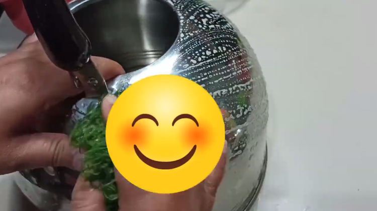 Bukan pakai baking soda, ini cara mudah bersihkan teko siul baru agar tak mudah berkarat