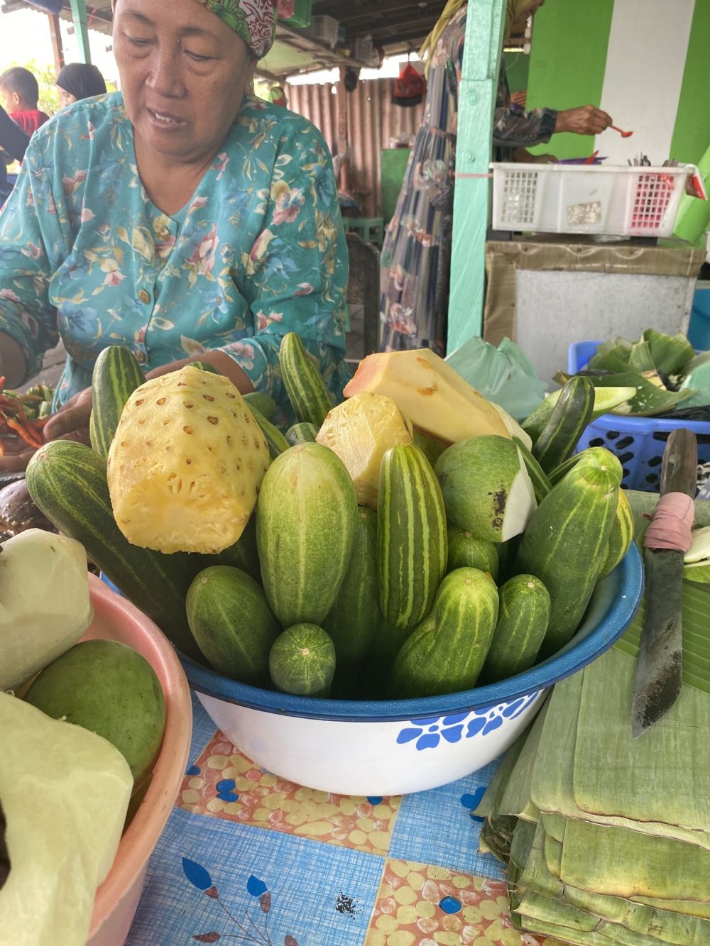 Mencicipi pedas dan segarnya Rujak Mak Tas, kuliner khas pantura yang murah meriah