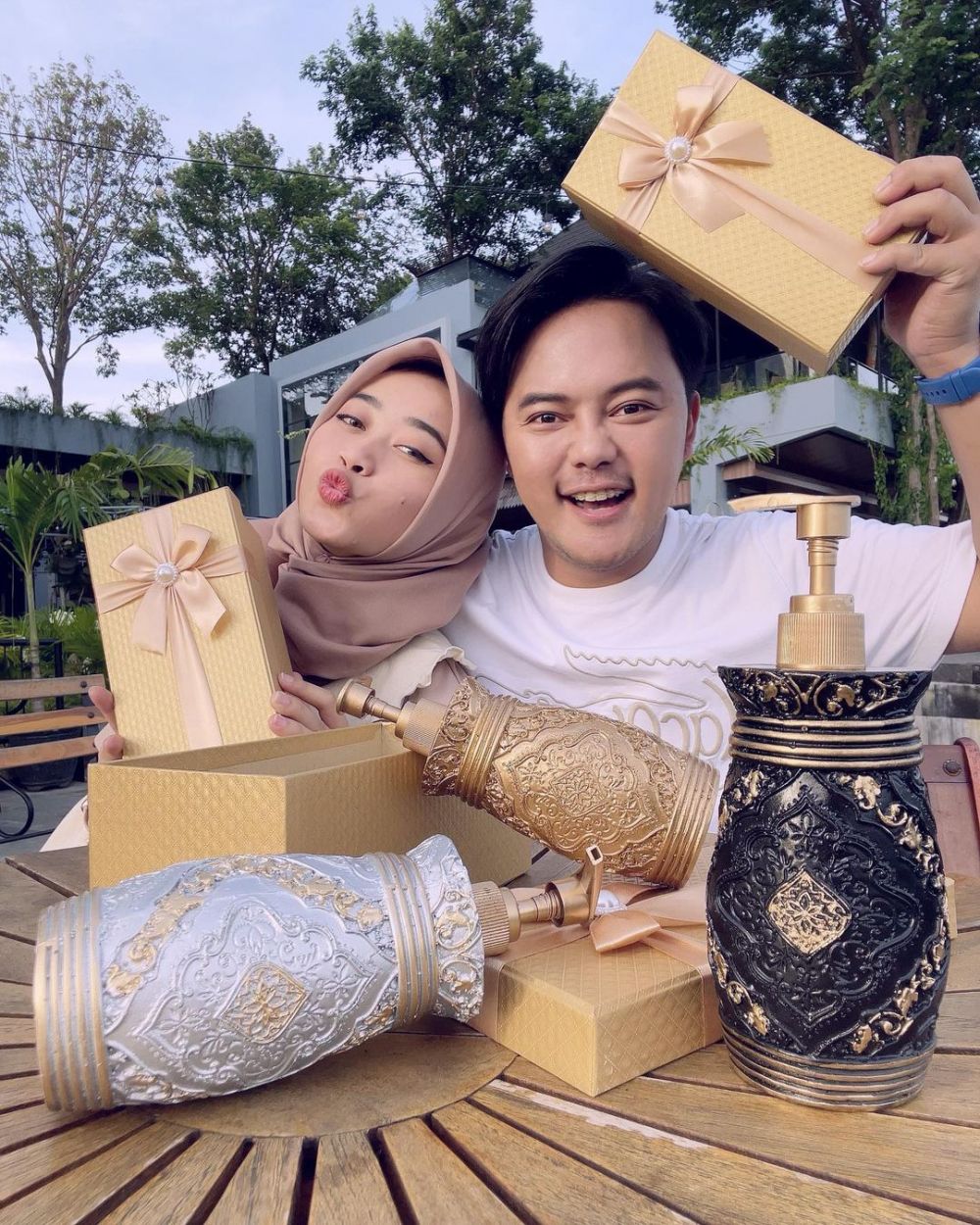 potret suvenir di pernikahan pedangdut curi atensi © berbagai sumber