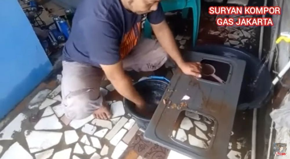 Tanpa sitrun dan pasta gigi, ini cara membersihkan karat pada bodi kompor pakai 1 bahan