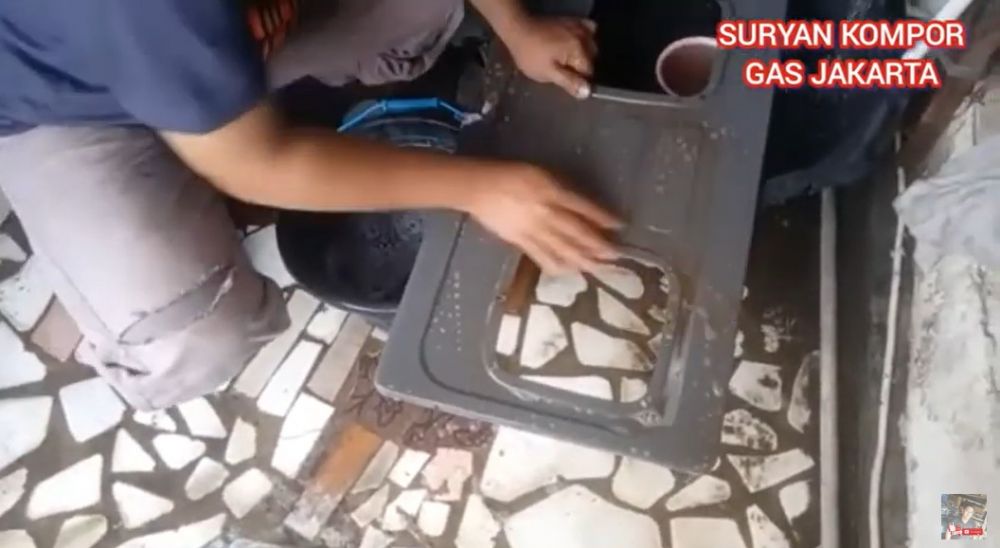 Tanpa sitrun dan pasta gigi, ini cara membersihkan karat pada bodi kompor pakai 1 bahan