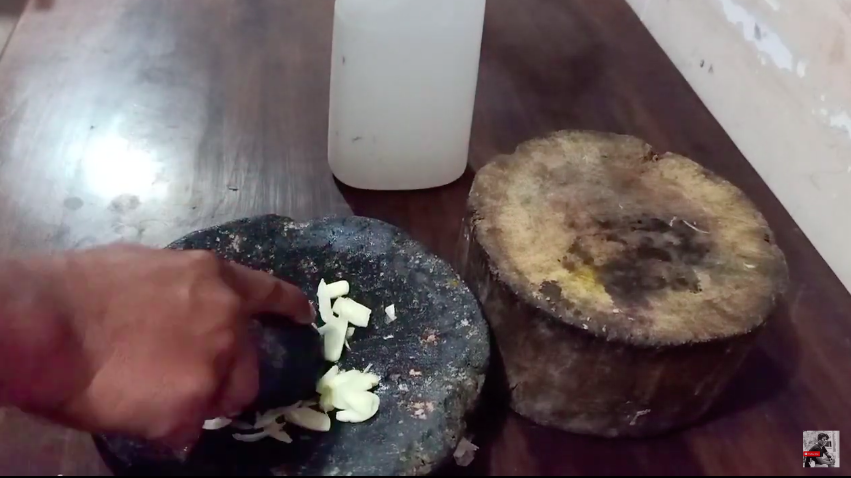 Bukan pakai kopi, ini cara mudah bikin obat nyamuk alami modal 1 bahan dapur