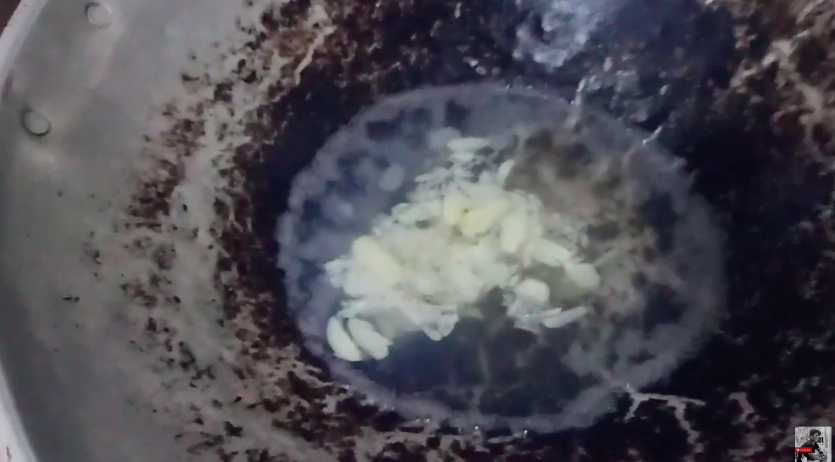 Bukan pakai kopi, ini cara mudah bikin obat nyamuk alami modal 1 bahan dapur