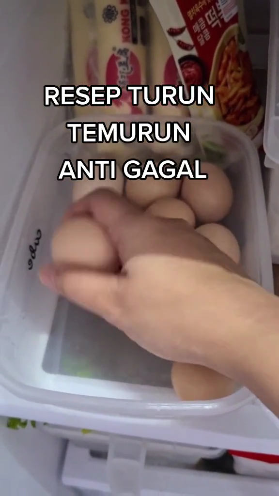 Lebih hemat gas, ini trik bikin telur rebus 3/4 matang yang cantik dan antigagal buat topping makanan
