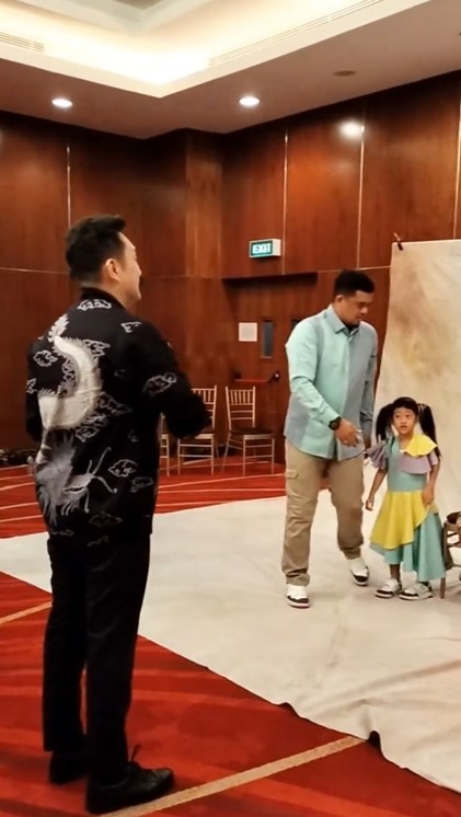 foto keluarga Jokowi Iriana dan Kahiyang © TikTok