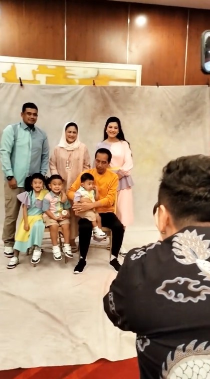 foto keluarga Jokowi Iriana dan Kahiyang © TikTok