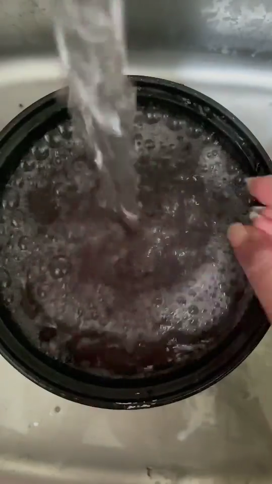 Bukan ditambah agar-agar, ini trik masak nasi di rice cooker hasil pulen cuma pakai 1 bahan dapur